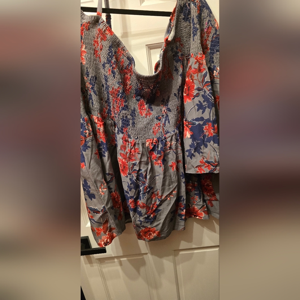 Torrid 4 NWT Red & Blue Floral Smocked Off-the-shoulder Blouse With Bell Sleeve